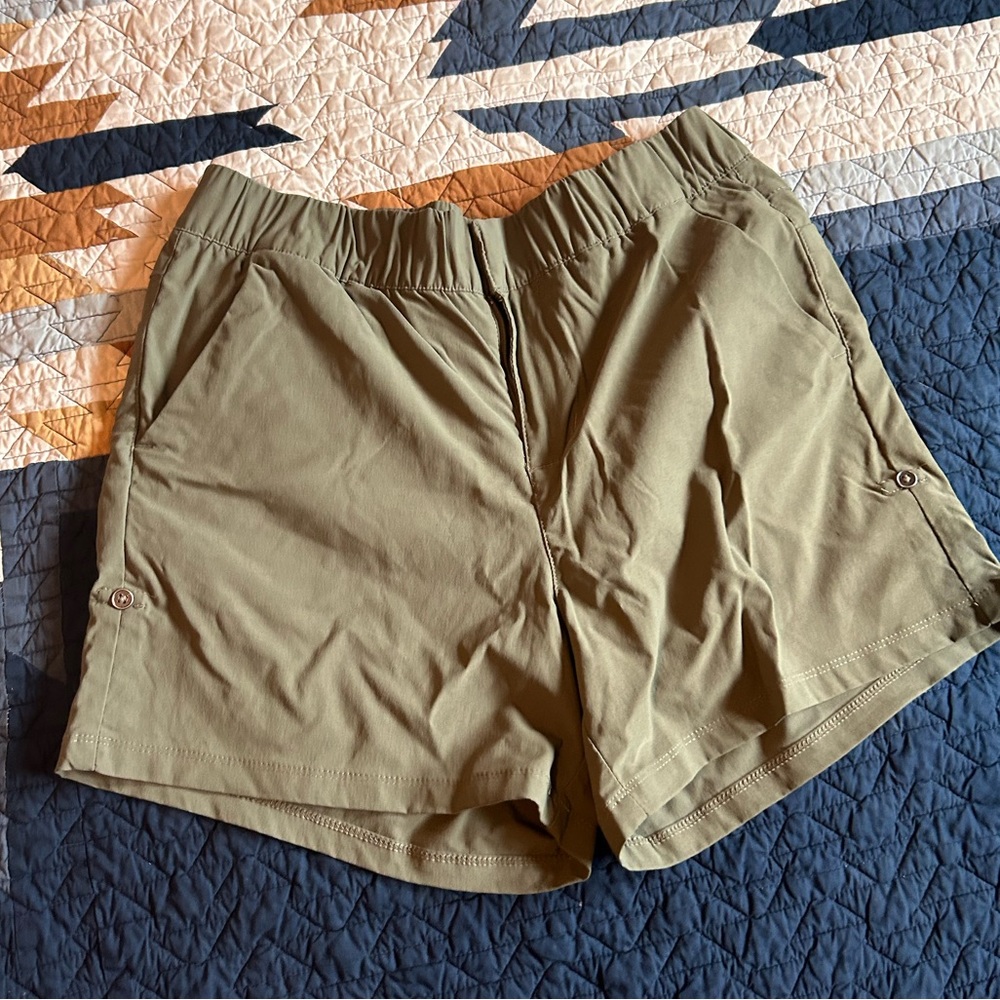 Columbia women’s large shorts